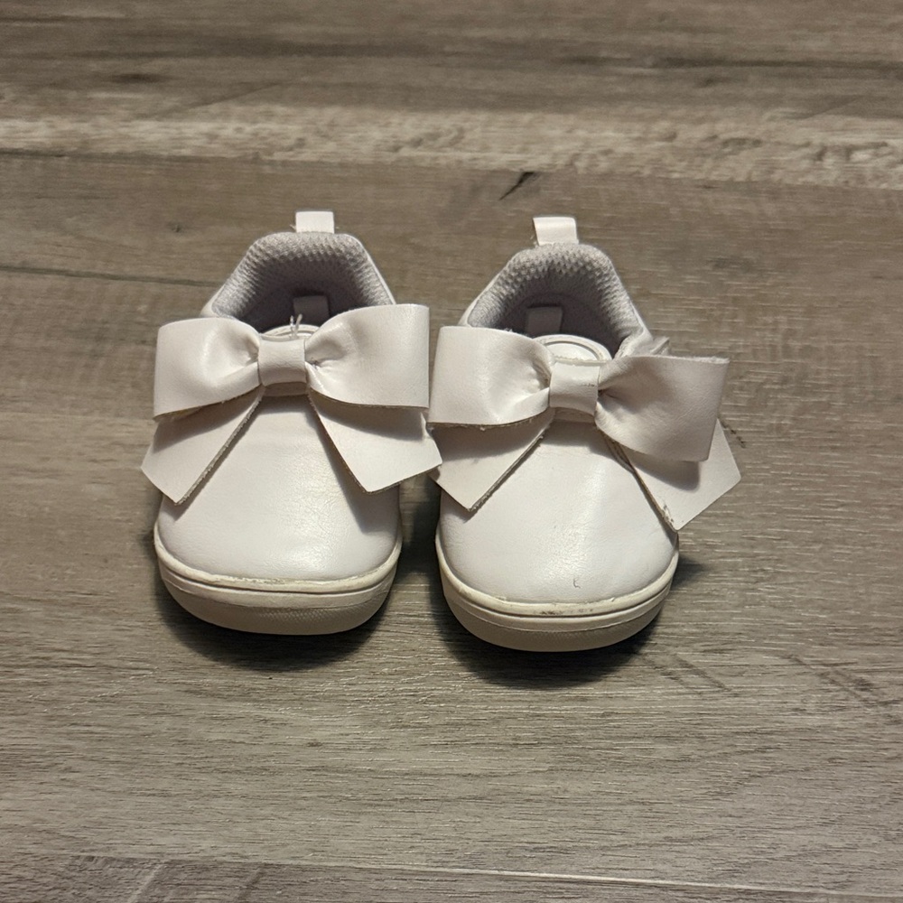 Stride Rite White Dress Shoes with Bow